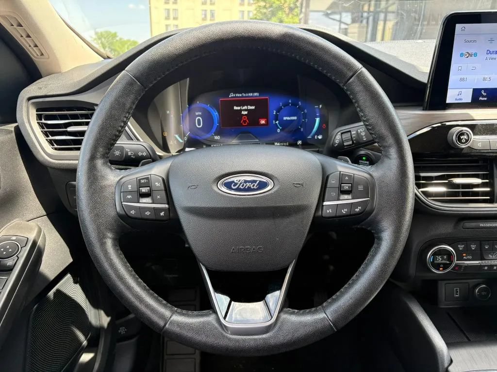 Used 2020 Ford Escape Titanium AWD/4WD image 15