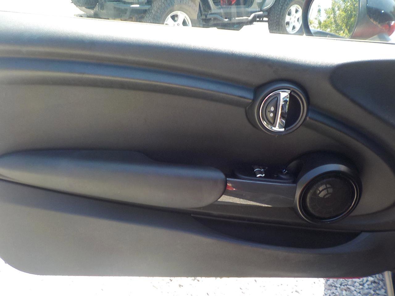 Used 2015 MINI Cooper 2-Door Hardtop FWD image 9