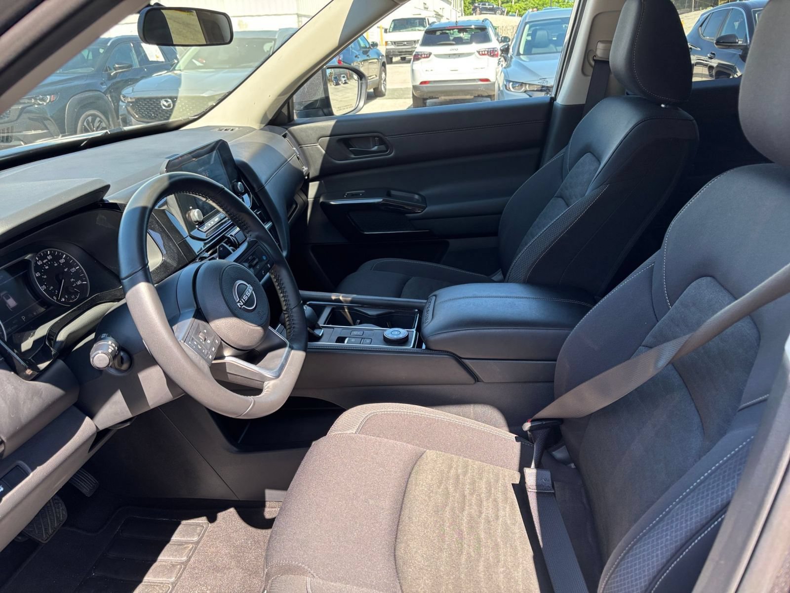 Used 2025 Nissan Pathfinder SV AWD/4WD image 20