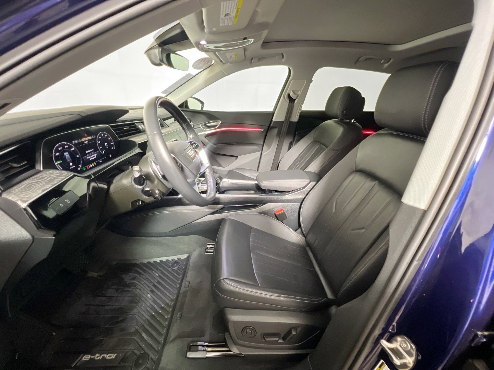 Used 2022 Audi e-tron Premium w/ Convenience Plus Package image 14