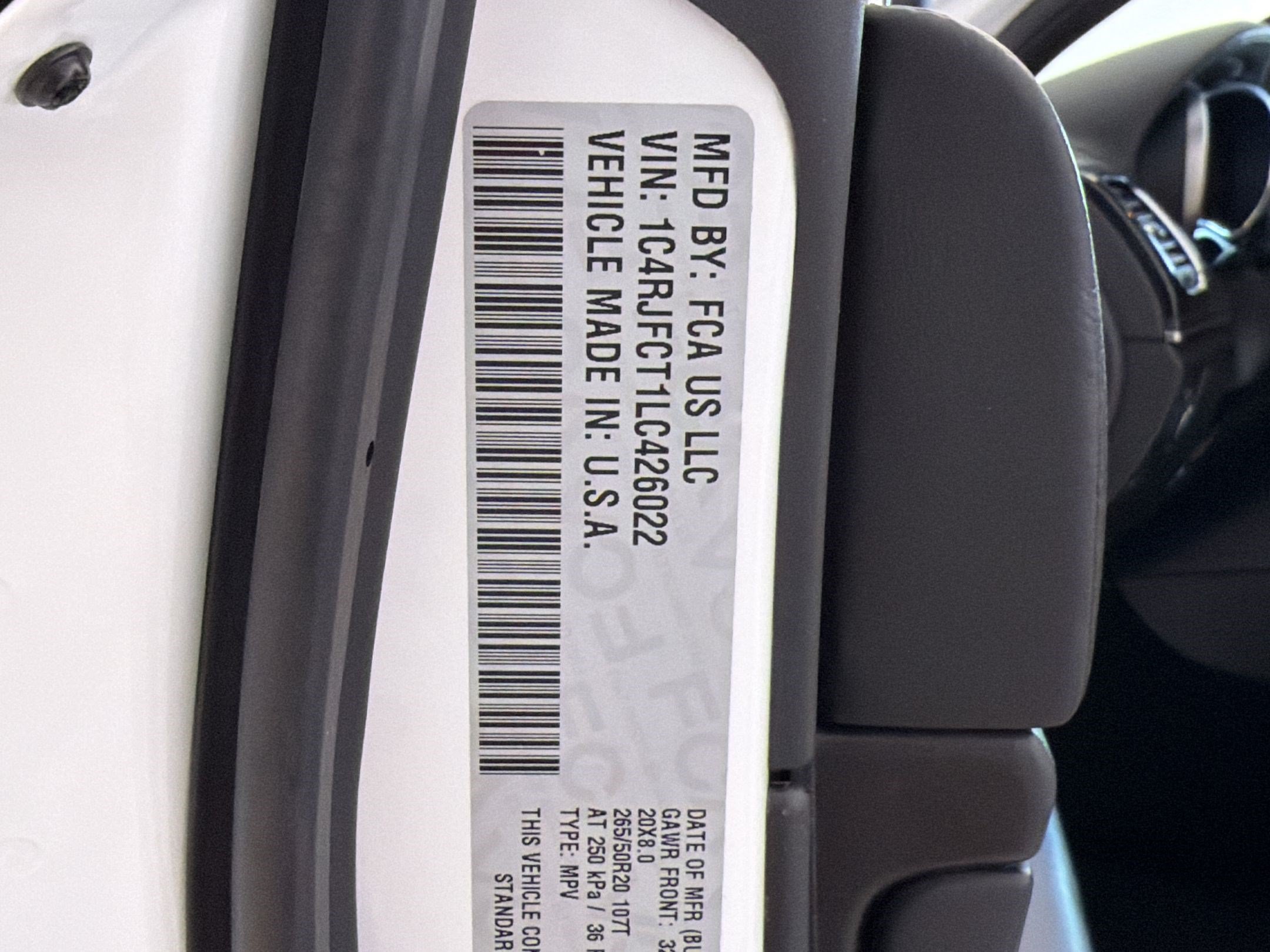 Used 2020 Jeep Grand Cherokee Overland AWD/4WD image 27