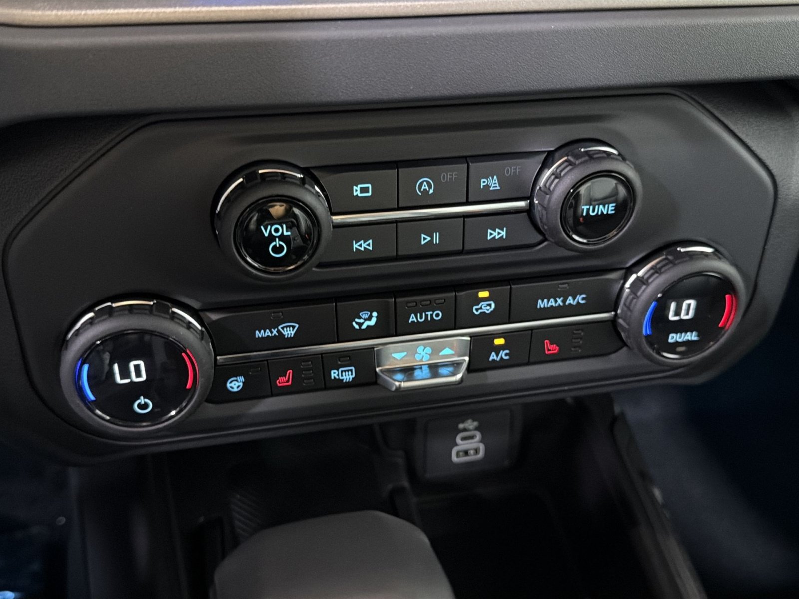 New 2026 Ford Bronco Outer Banks AWD/4WD image 24