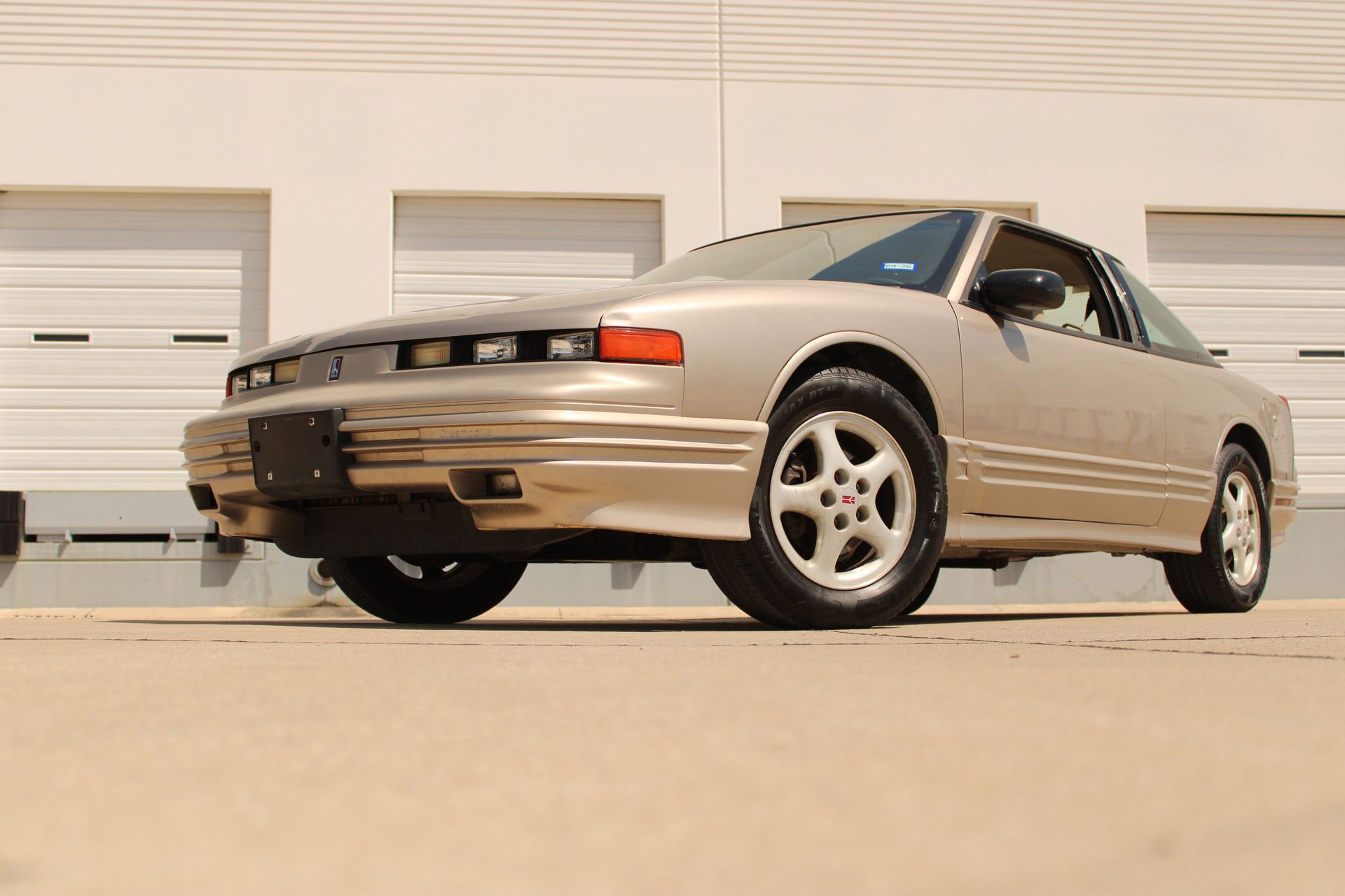 Used 1997 Oldsmobile Cutlass Supreme SL FWD image 4