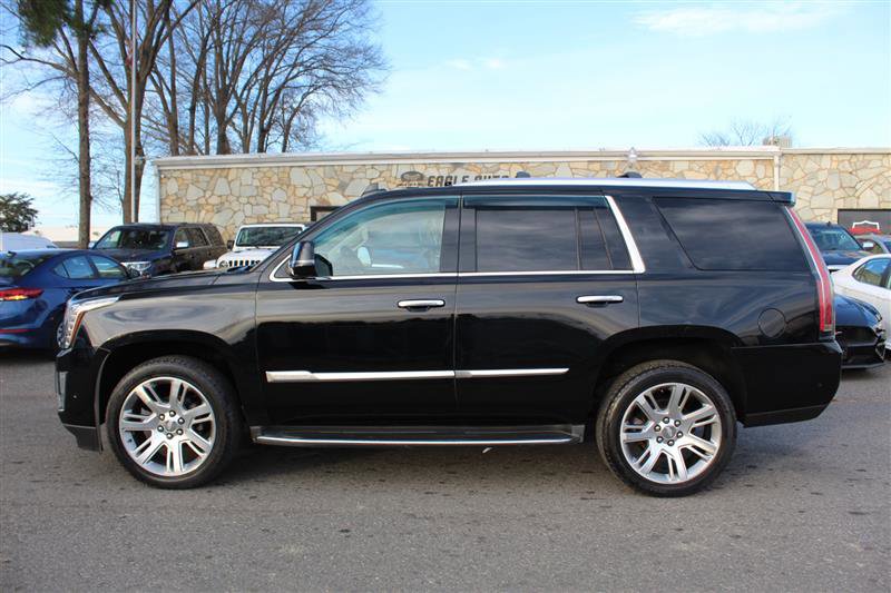 Used 2017 Cadillac Escalade Luxury AWD/4WD image 4