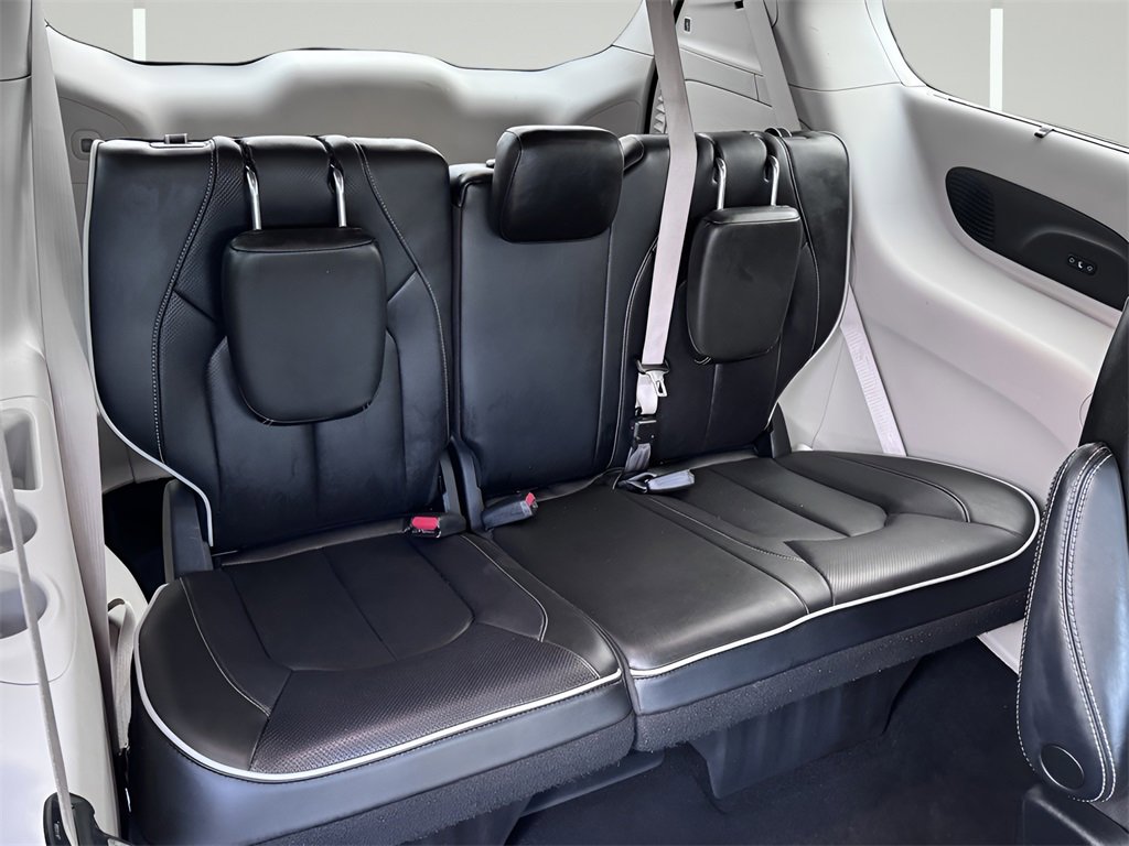 Used 2022 Chrysler Pacifica Limited image 34