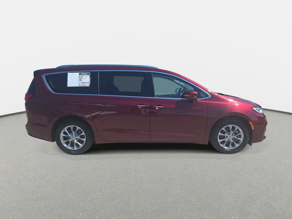 Used 2021 Chrysler Pacifica Touring-L w/ Premium & Safety Sphere Group image 4