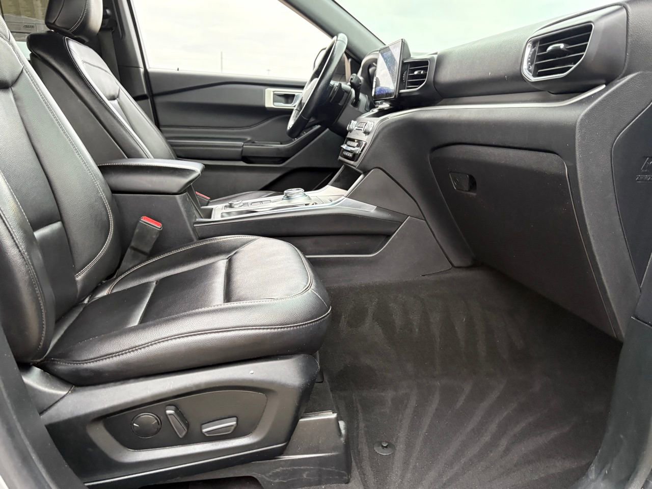 Used 2020 Ford Explorer XLT w/ Equipment Group 202A image 39