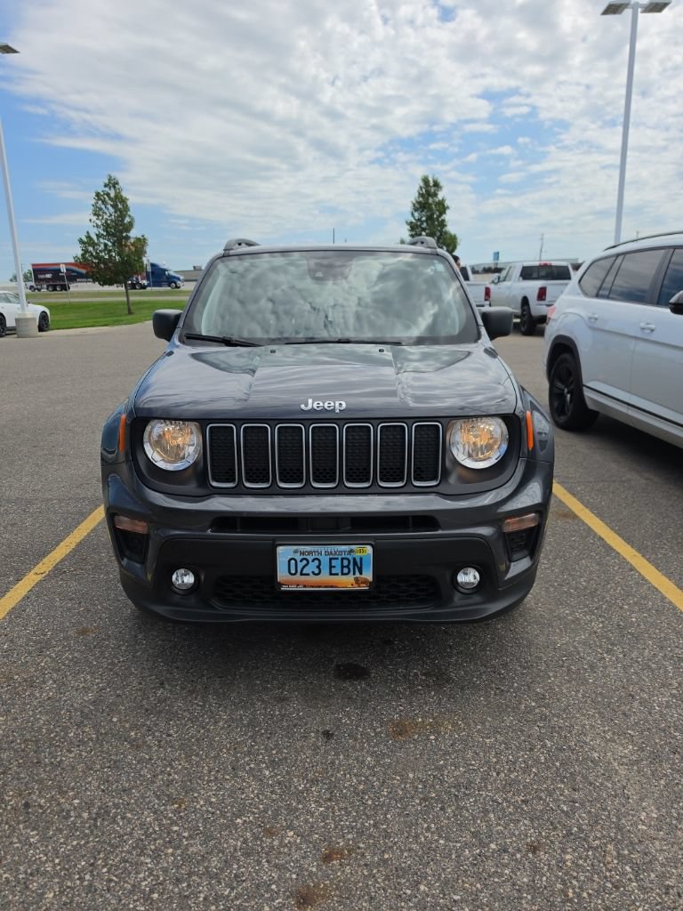 Used 2023 Jeep Renegade Latitude w/ Premium Group AWD/4WD image 2