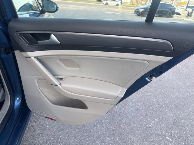 Used 2018 Volkswagen Golf S image 19