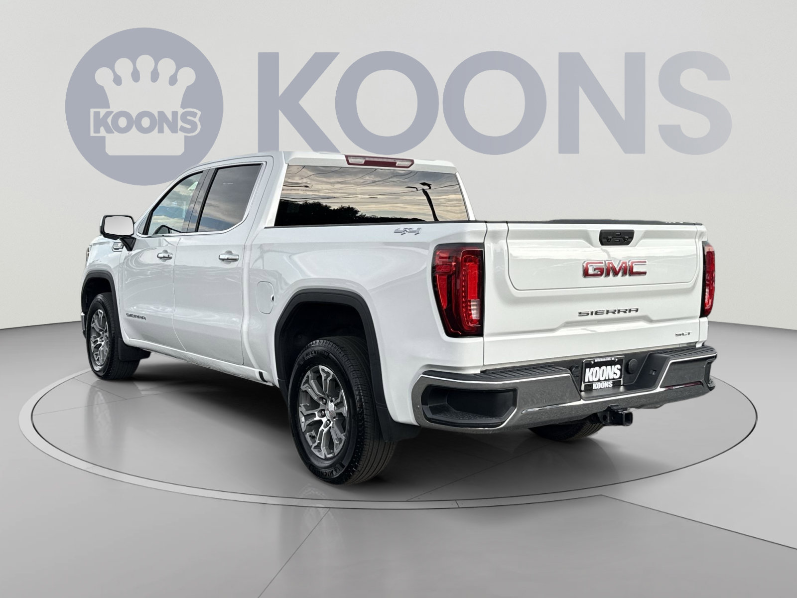 Used 2025 GMC Sierra 1500 SLT AWD/4WD image 4