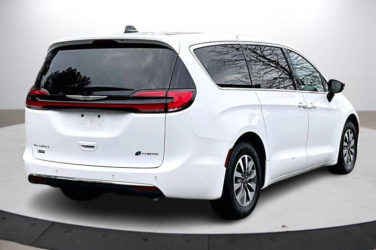 Certified 2024 Chrysler Pacifica Select image 9