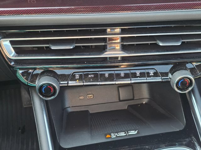 Used 2026 Chevrolet Traverse Z71 w/ LPO, Floor Liner Package AWD/4WD image 27