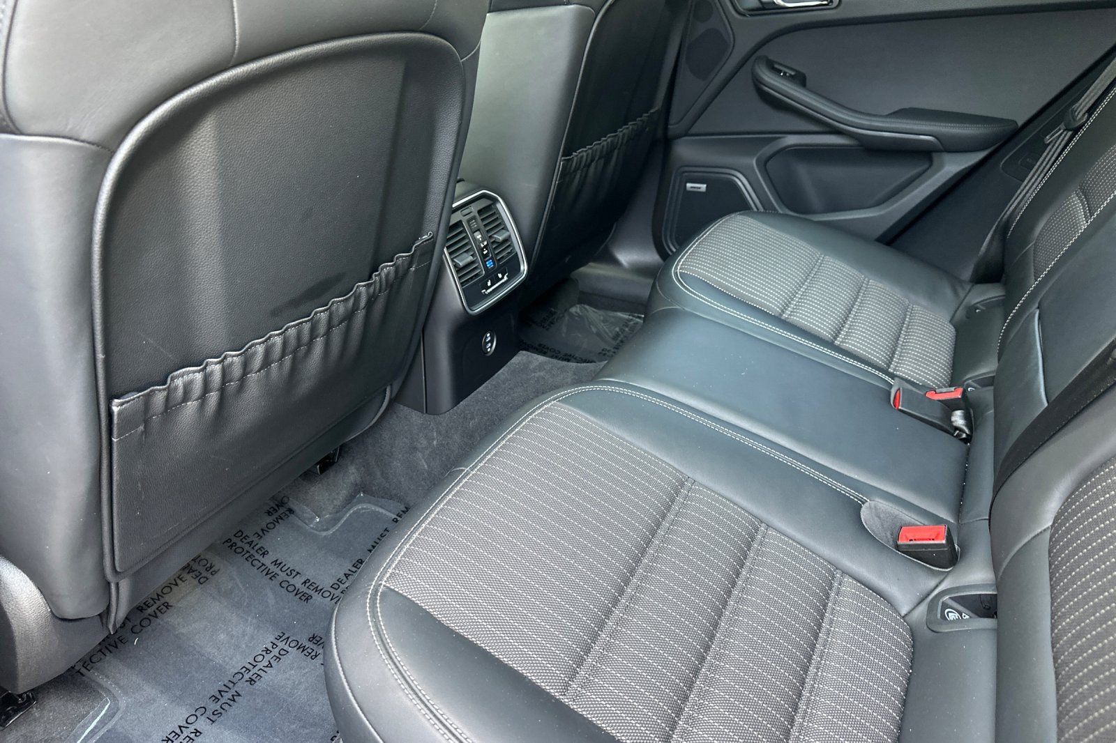 Used 2023 Porsche Macan AWD/4WD image 11