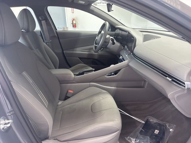 Used 2024 Hyundai Elantra SEL image 20