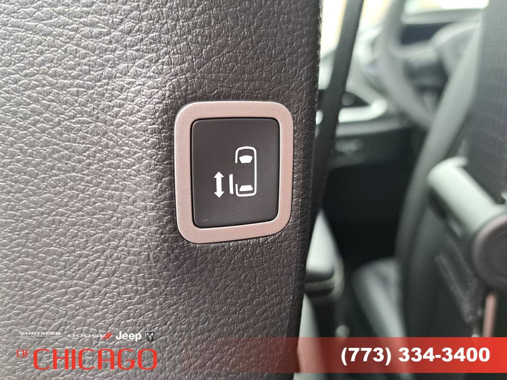 New 2026 Chrysler Pacifica Select w/ S Appearance Package image 15