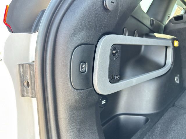 Used 2015 Jeep Cherokee Trailhawk w/ Comfort/Convenience Group image 11