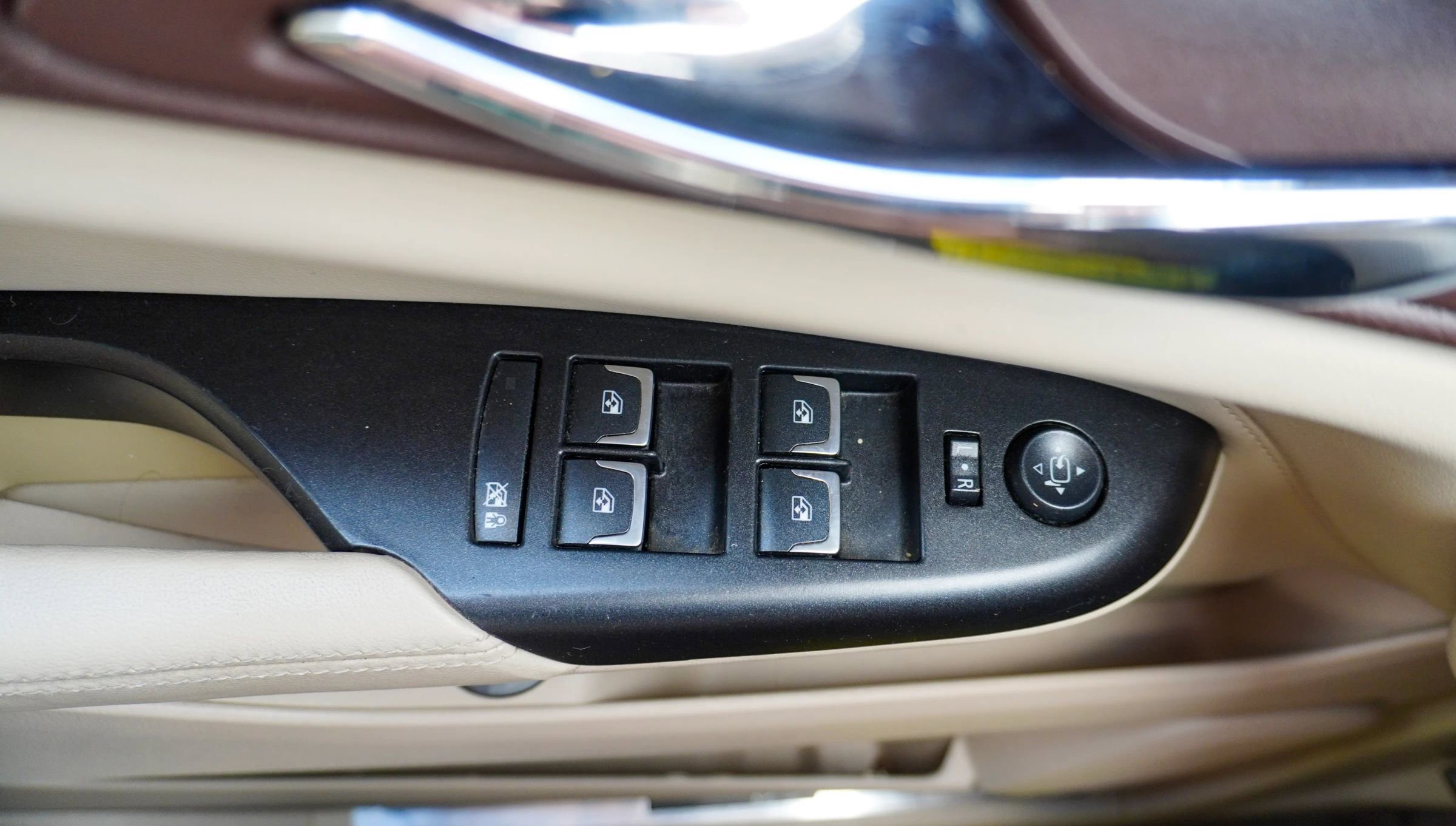 Used 2016 Cadillac SRX Luxury w/ Driver Awareness Package image 36