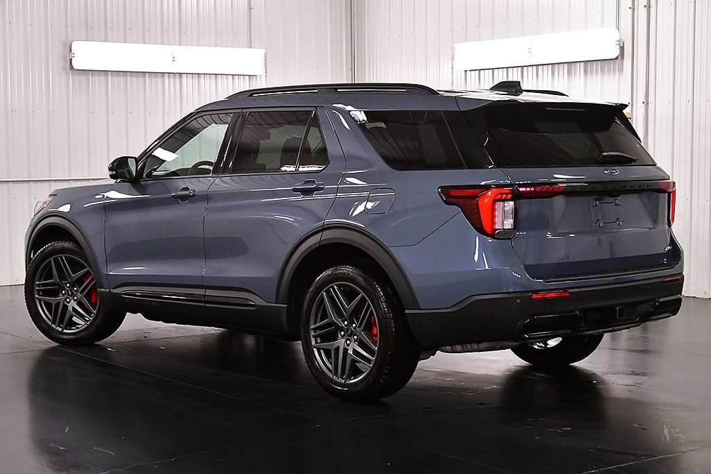 Used 2025 Ford Explorer ST-Line w/ Premium Package image 5