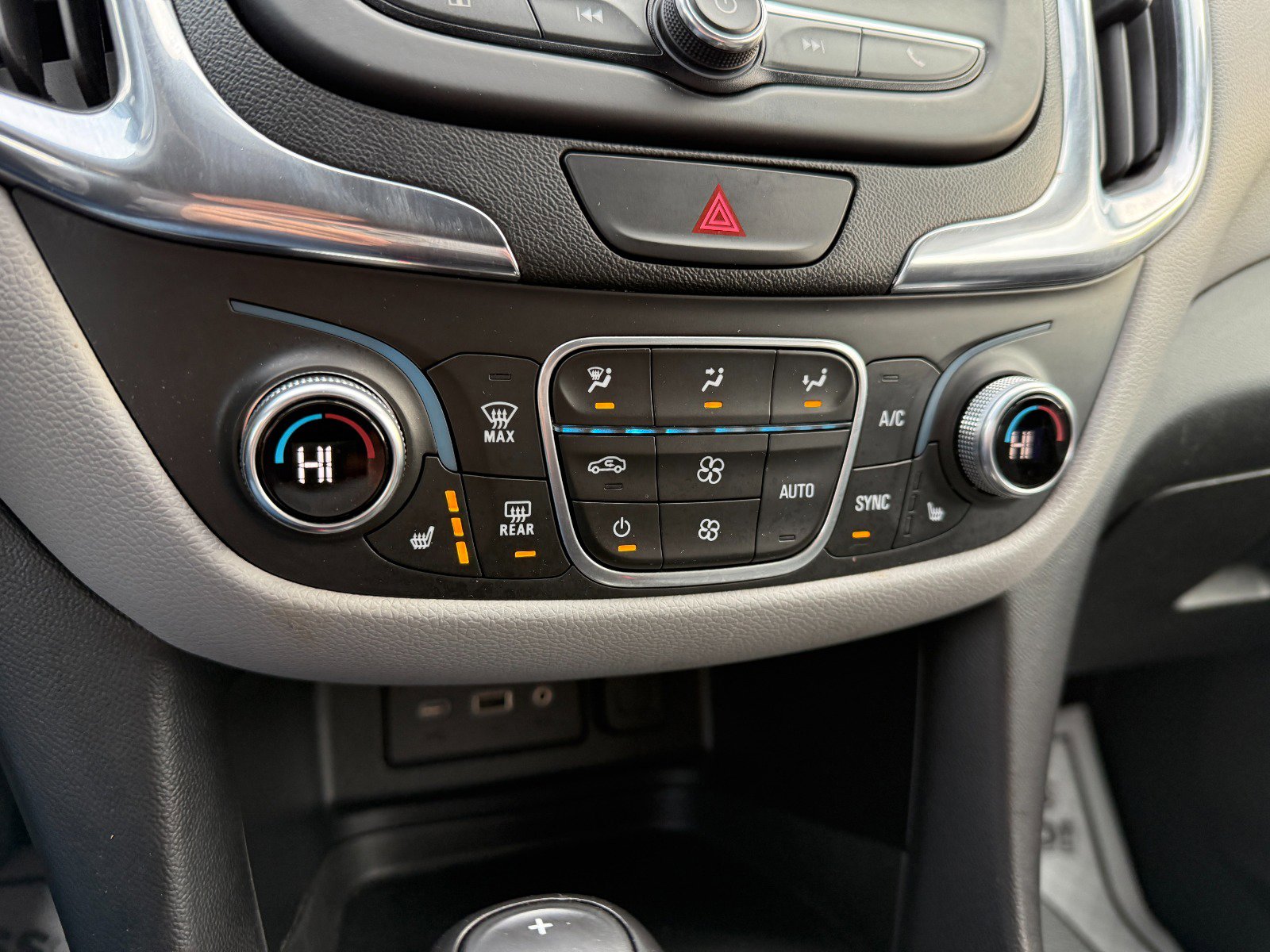 Used 2019 Chevrolet Equinox LT image 32