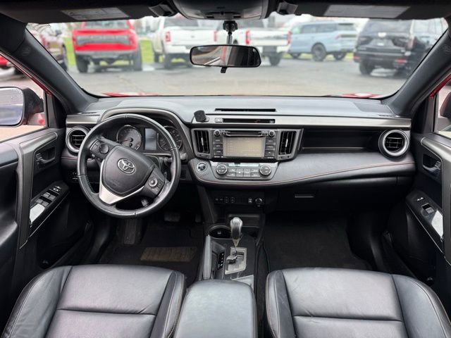 Used 2016 Toyota RAV4 SE image 2