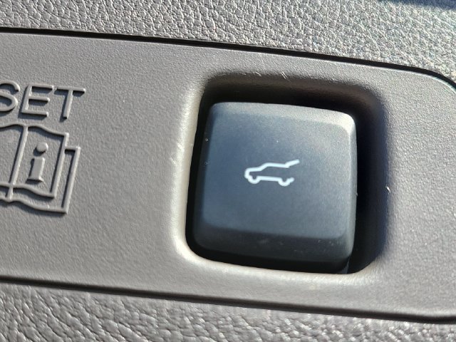 Used 2023 Lincoln Corsair Reserve w/ Equipment Group 201A FWD image 9