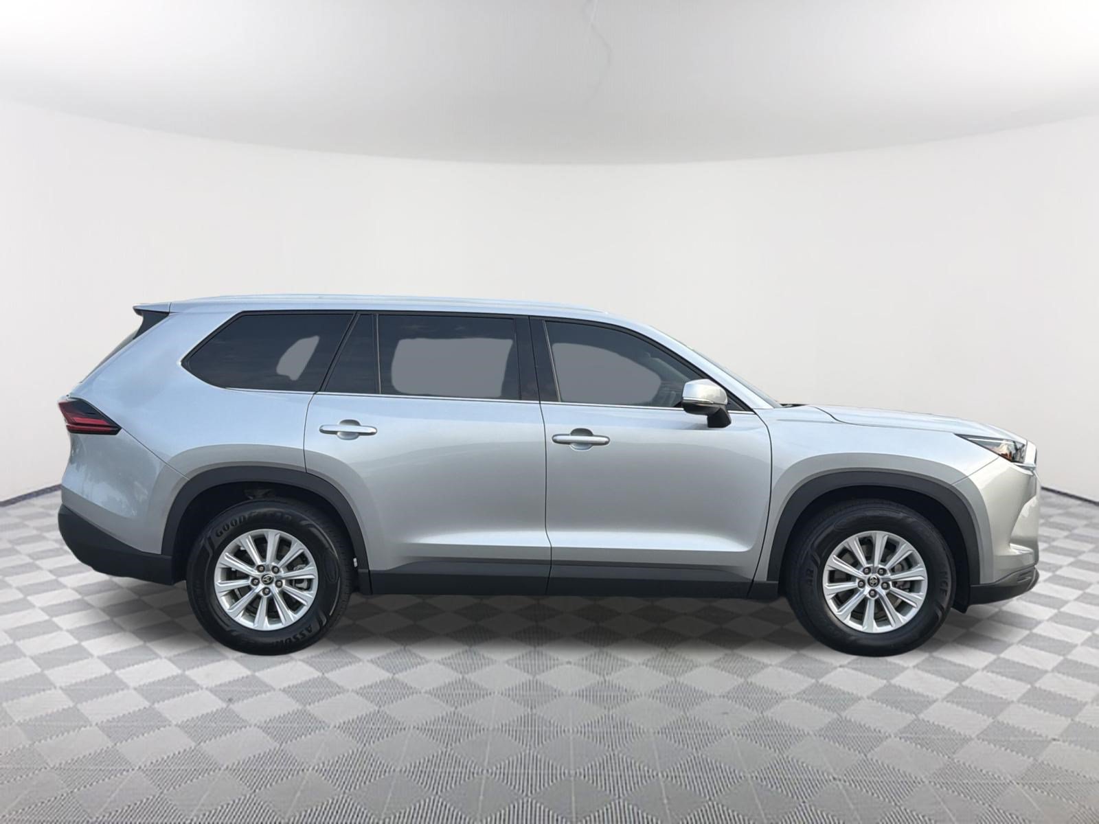 Certified 2025 Toyota Grand Highlander FWD image 17