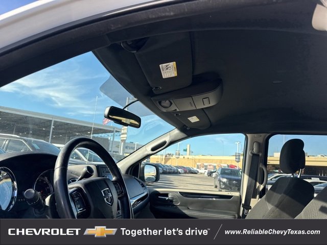 Used 2016 Dodge Grand Caravan SE image 22