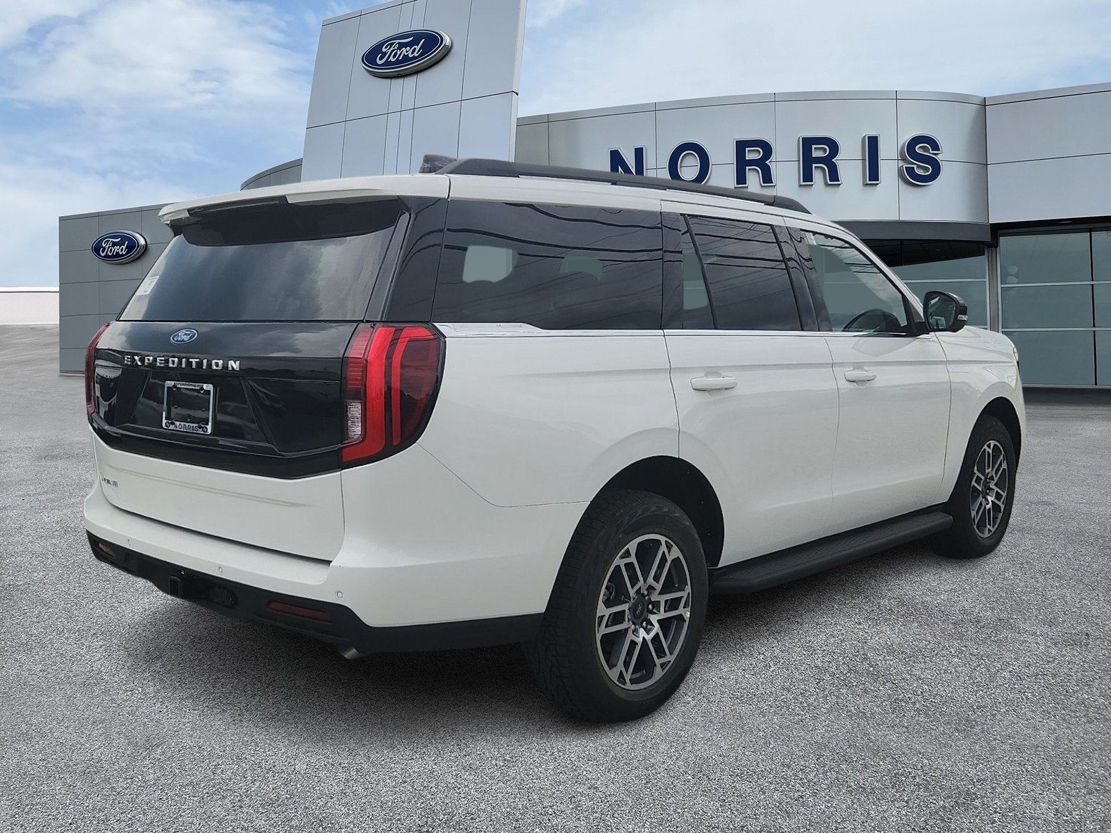 New 2026 Ford Expedition Active AWD/4WD image 4