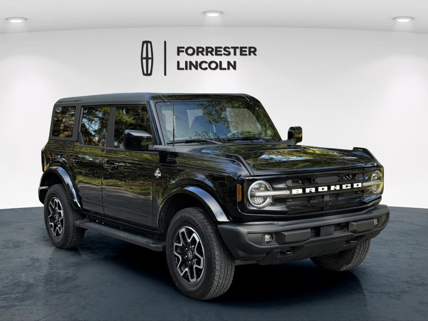 Used 2023 Ford Bronco Outer Banks image 1