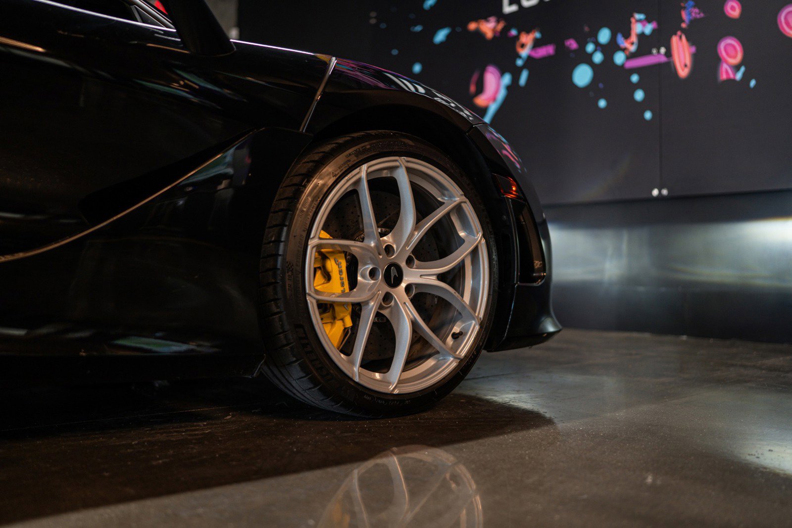 Used 2018 McLaren 720S image 16