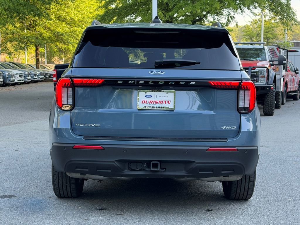 Used 2025 Ford Explorer Active AWD/4WD image 6