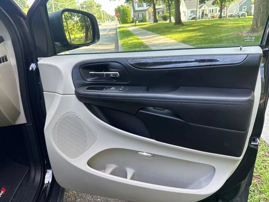 Used 2013 Dodge Grand Caravan SE FWD image 31