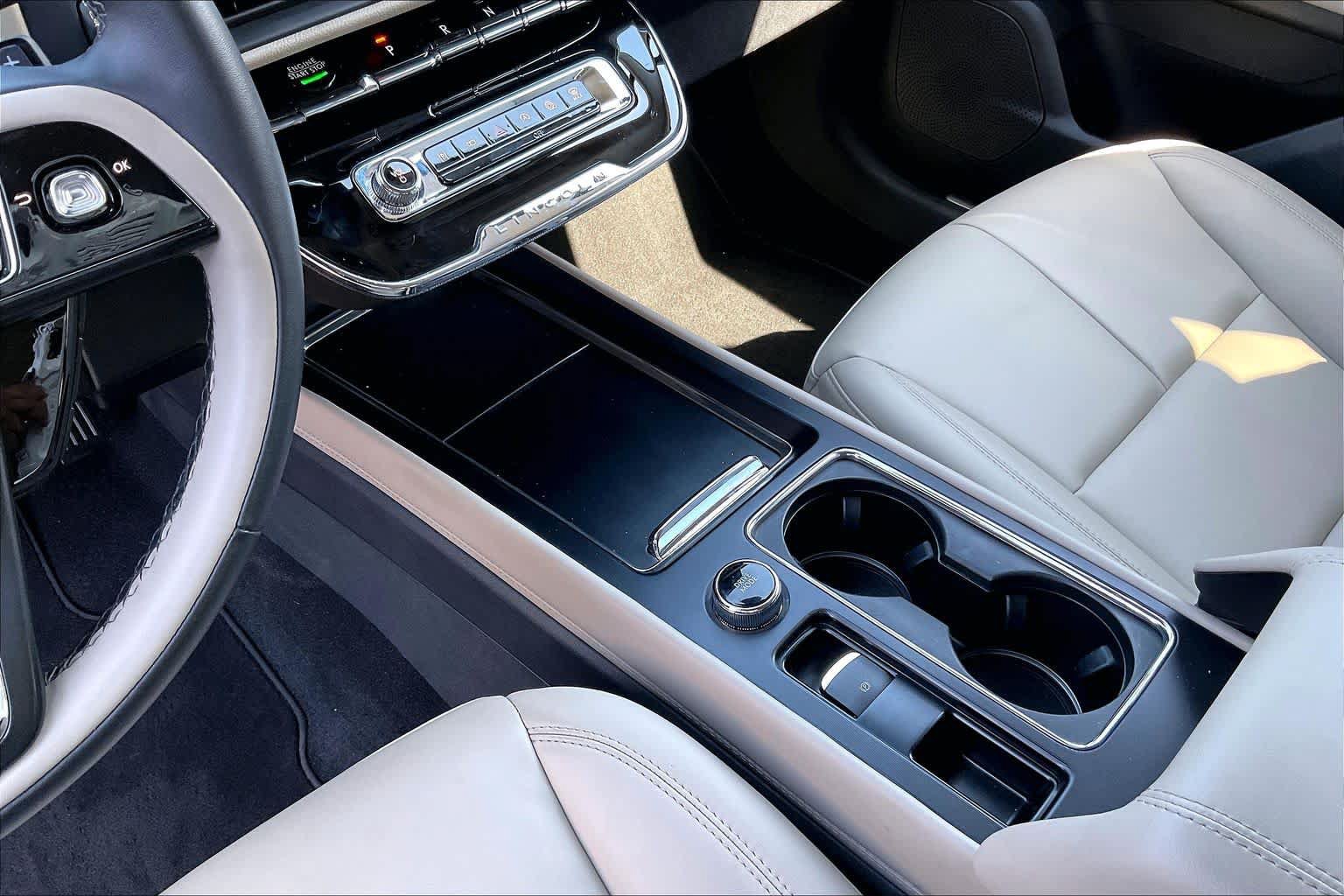 Used 2025 Lincoln Corsair FWD image 15