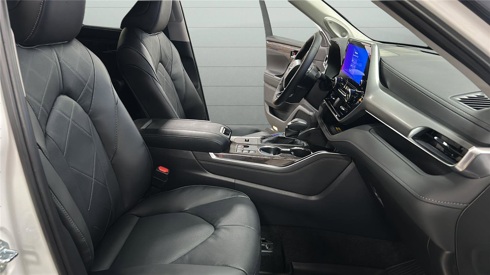 New 2026 Toyota Highlander Platinum image 18