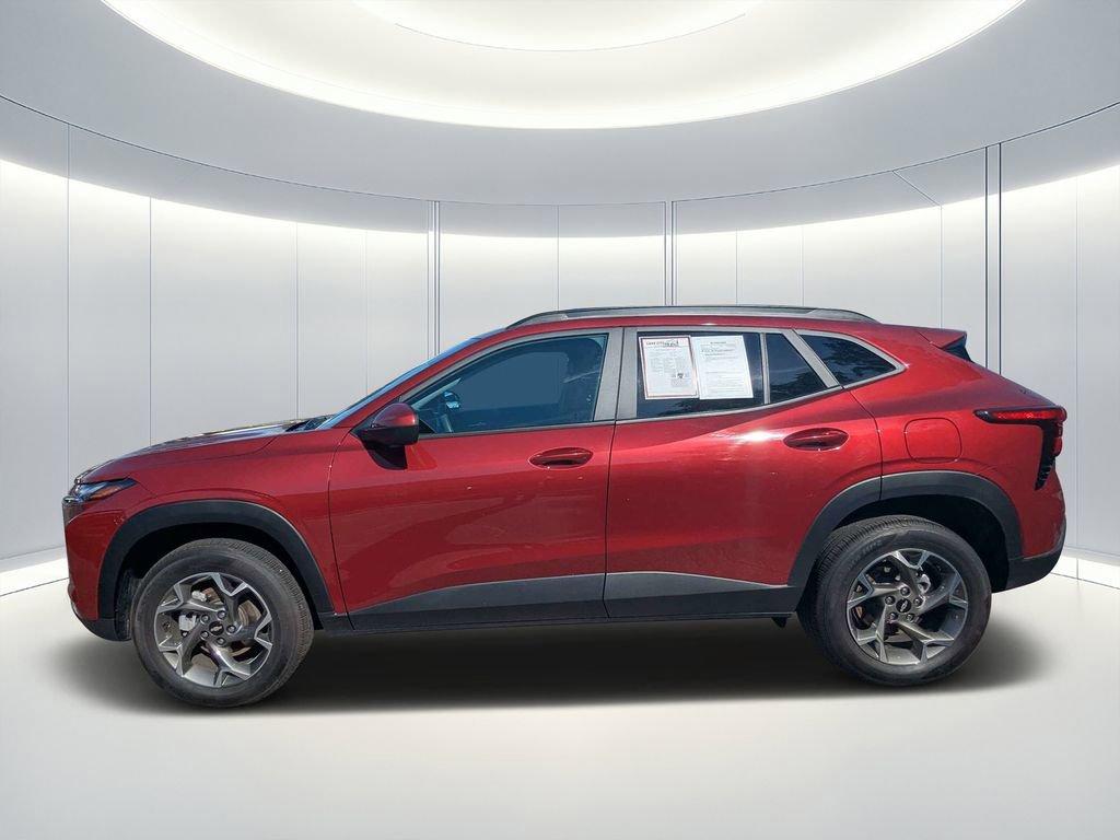Used 2025 Chevrolet Trax LT FWD image 6