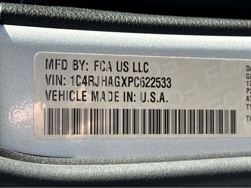 Used 2023 Jeep Grand Cherokee Laredo image 25