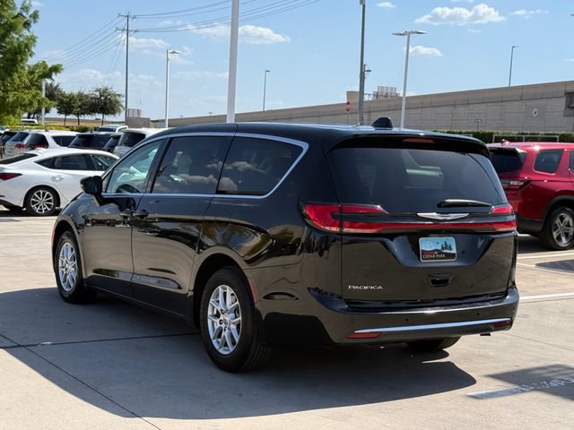 Used 2024 Chrysler Pacifica Touring-L FWD image 9