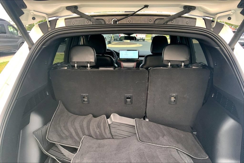 Used 2025 Ford Escape ST-Line w/ Tech Pack #1 AWD/4WD image 8