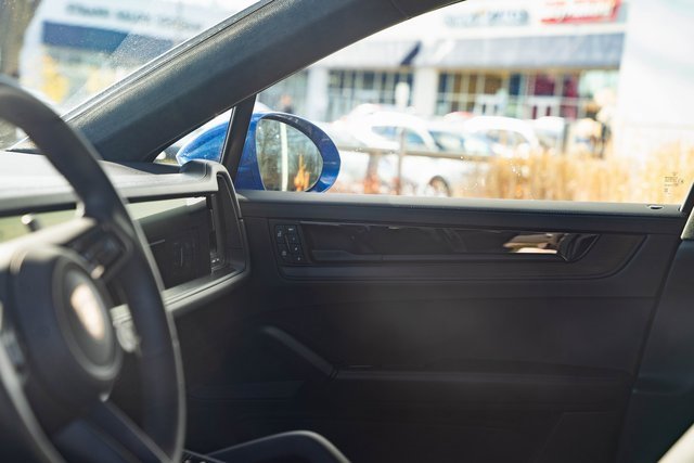 Used 2025 Porsche Cayenne GTS image 38