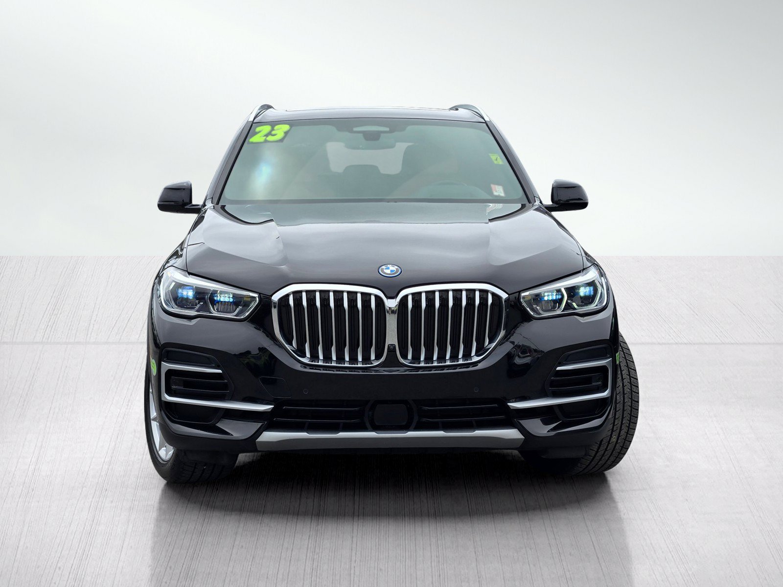 Used 2023 BMW X5 xDrive45e w/ Executive Package AWD/4WD image 2