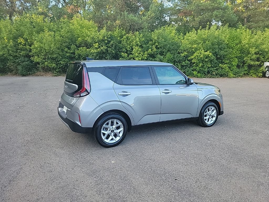 Used 2025 Kia Soul LX w/ LX Technology Package FWD image 13