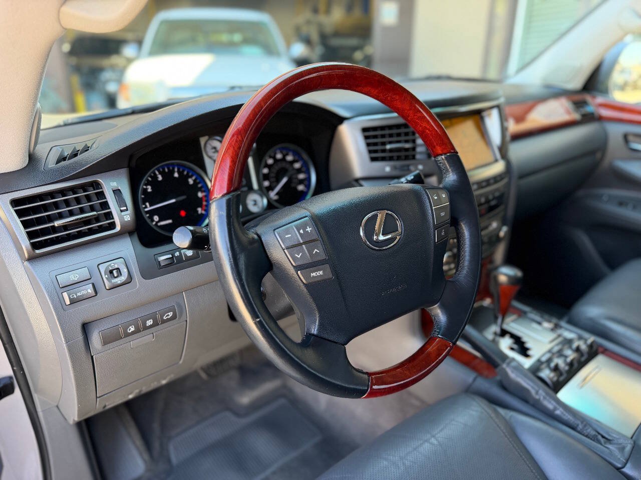 Used 2010 Lexus LX 570 4WD w/ Preferred Accessory Package image 15