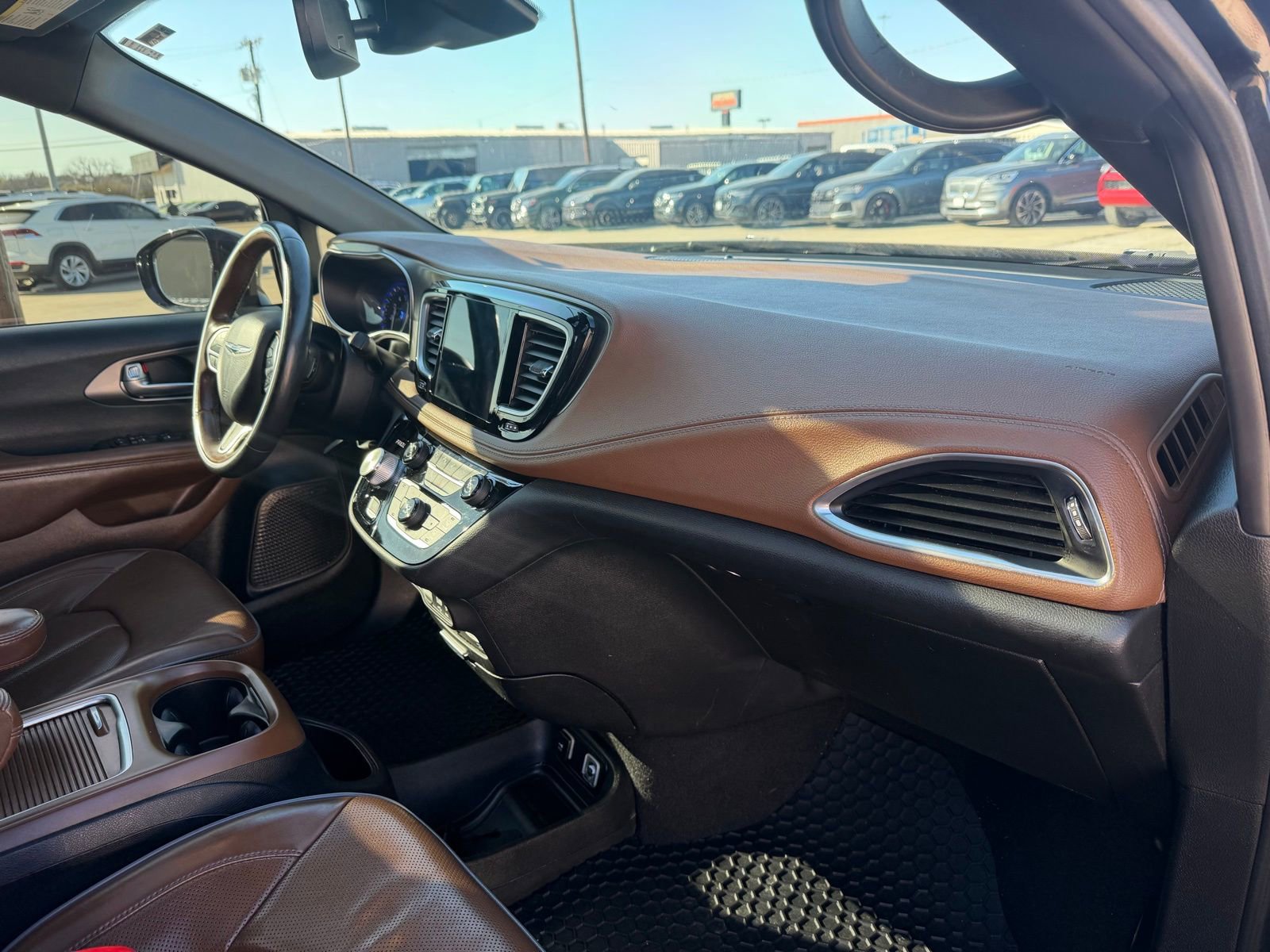 Used 2020 Chrysler Pacifica Limited w/ Advanced Safetytec Group image 18