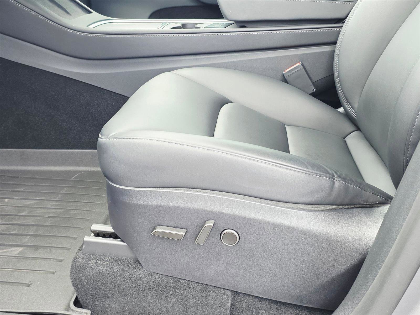 Used 2025 Tesla Model Y Long Range image 17