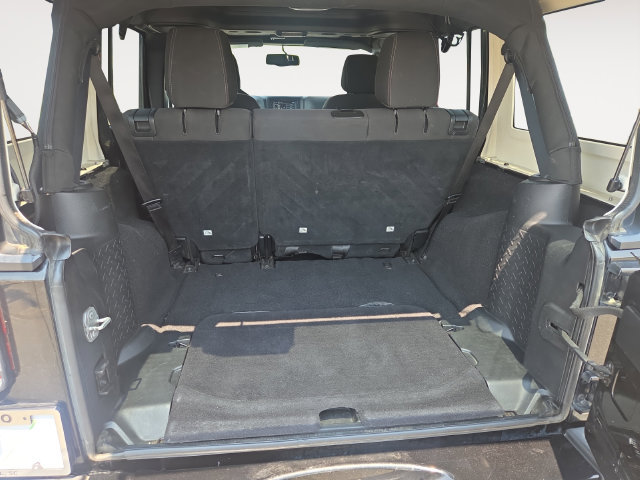 Used 2016 Jeep Wrangler Unlimited Sahara w/ Dual Top Group AWD/4WD image 30