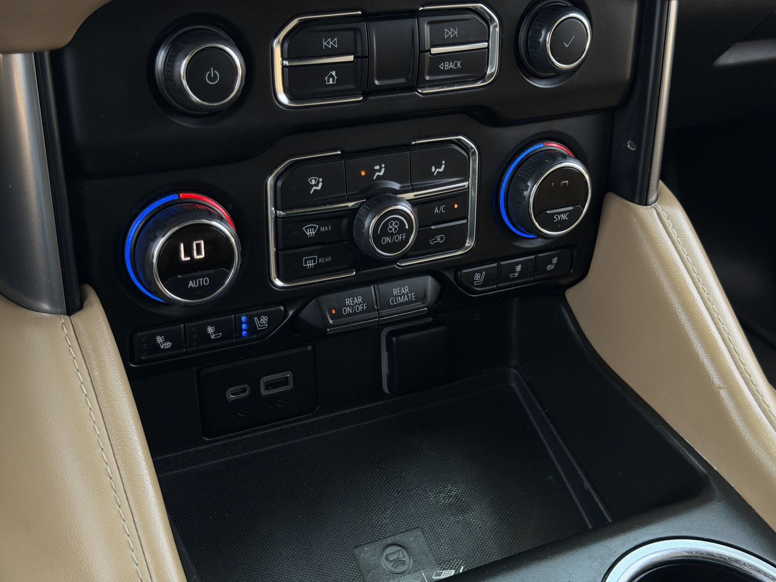 Used 2023 Chevrolet Suburban Premier RWD image 21