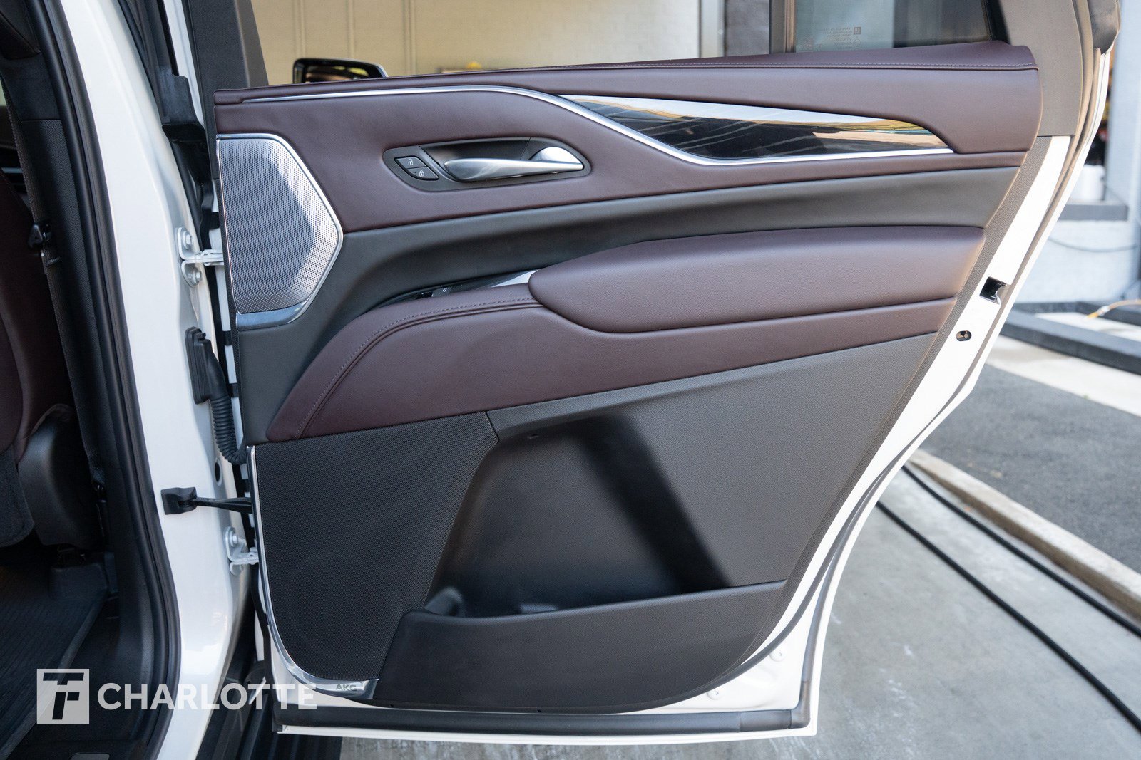 Used 2023 Cadillac Escalade V w/ LPO, ONYX Package image 31