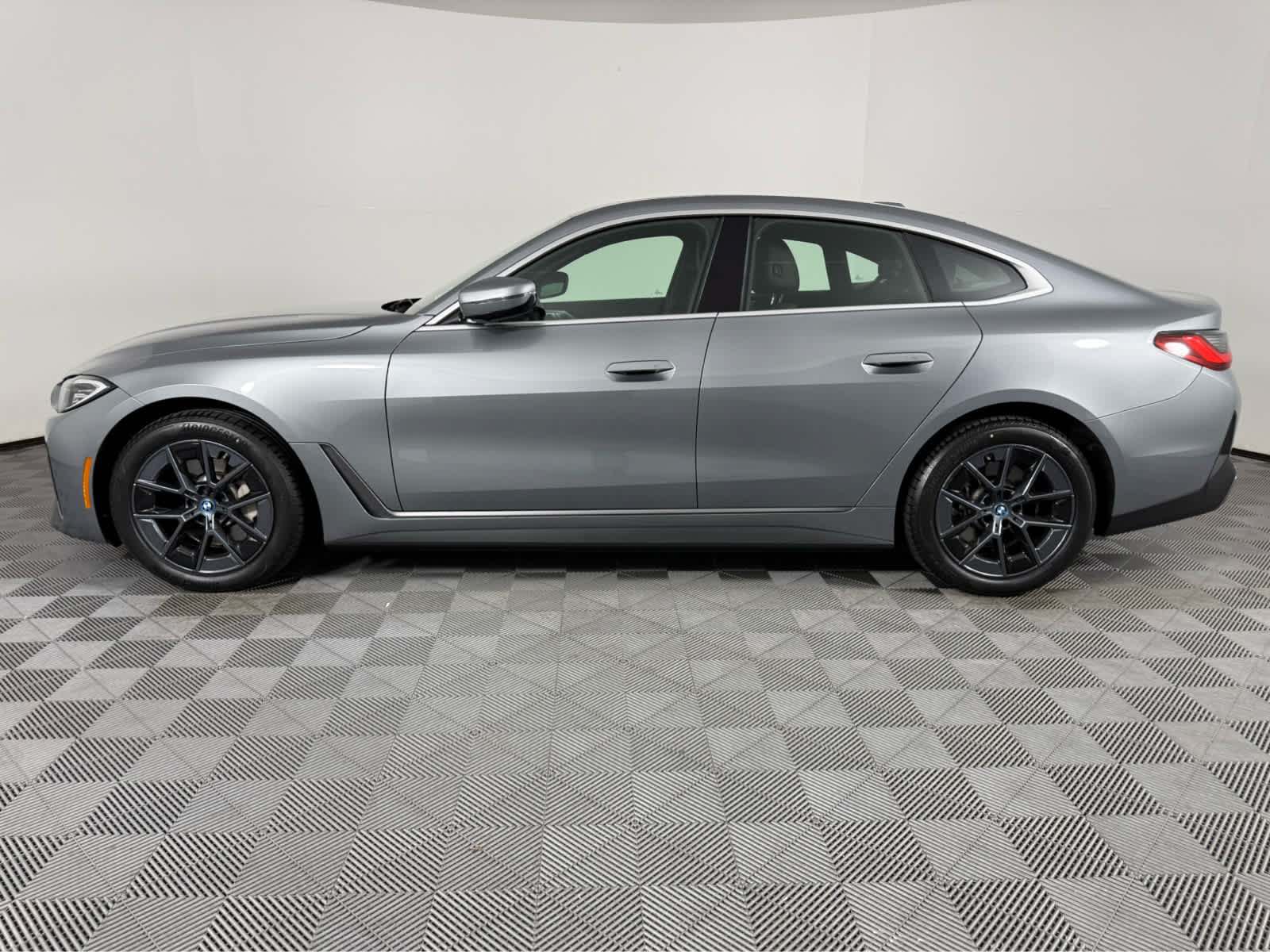 Used 2023 BMW i4 eDrive35 RWD image 6