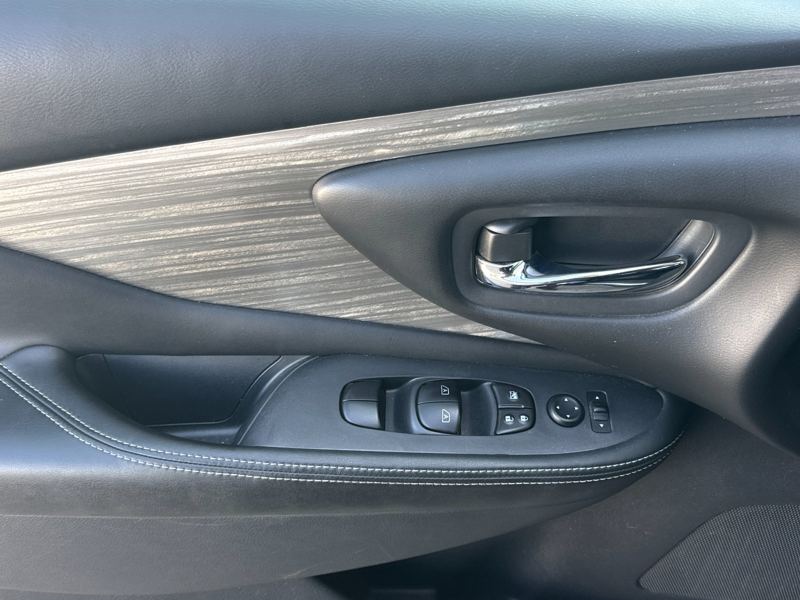 Used 2018 Nissan Murano SV AWD/4WD image 11