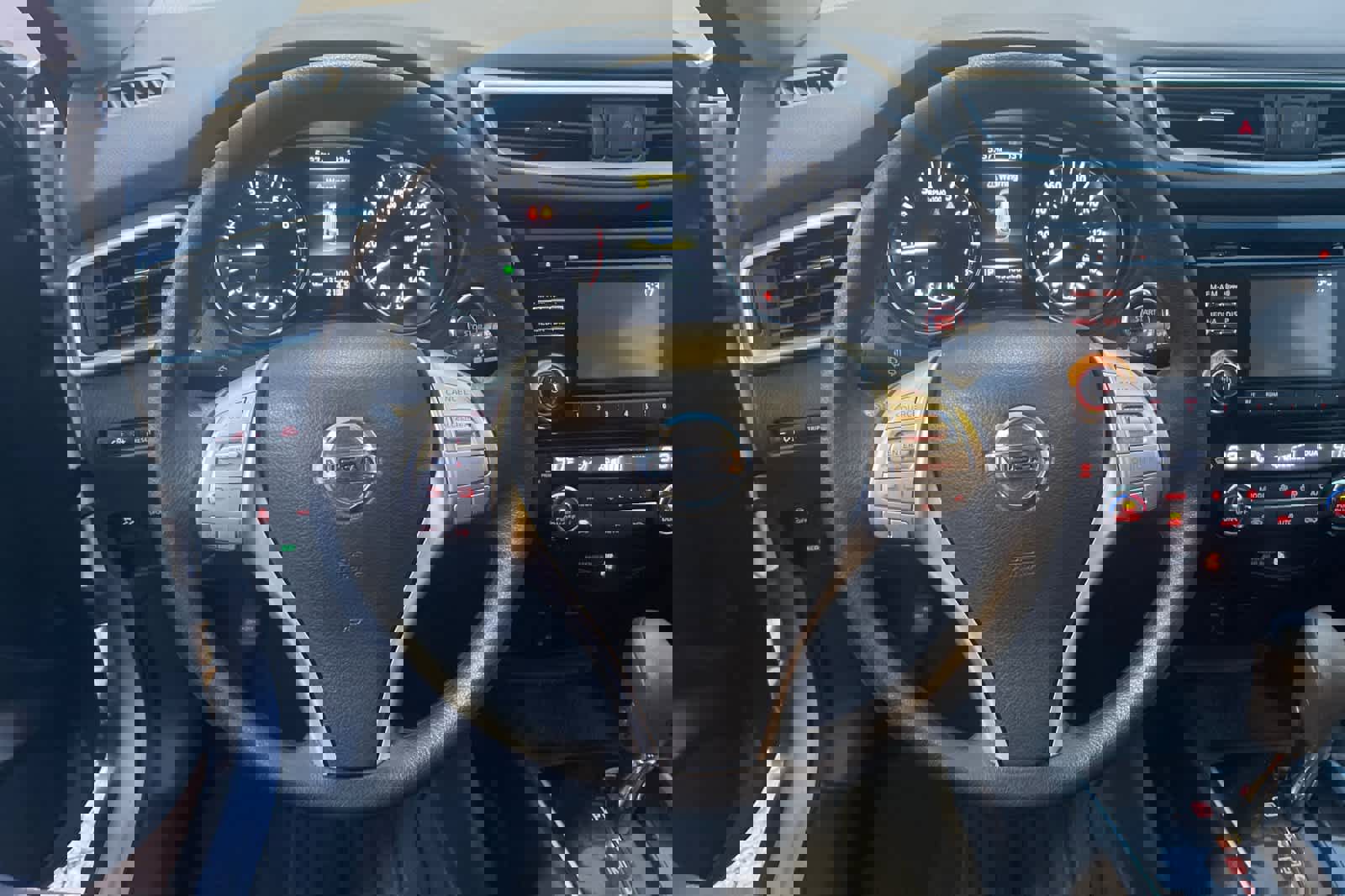 Used 2016 Nissan Rogue SV w/ SV Moonroof Package image 14